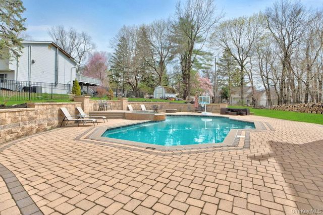 75 N Airmont Road, Suffern, NY 10901