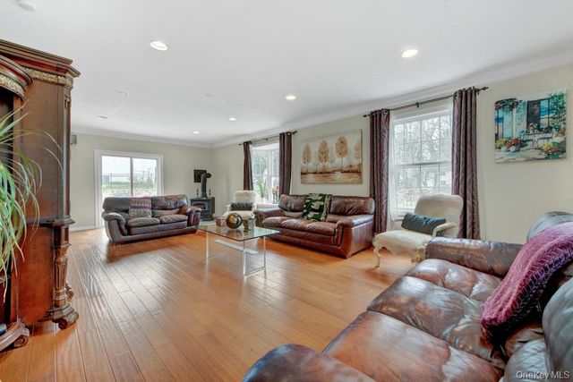 75 N Airmont Road, Suffern, NY 10901