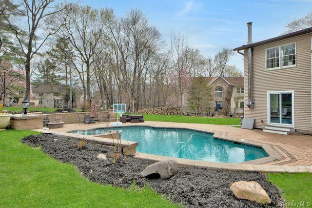 75 N Airmont Road, Suffern, NY 10901