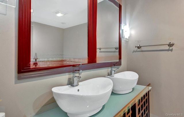 75 N Airmont Road, Suffern, NY 10901