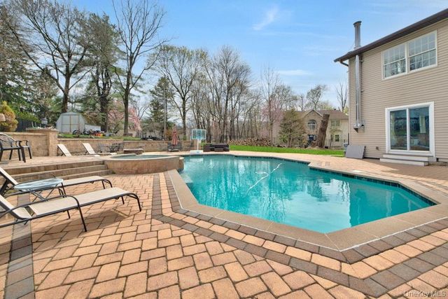 75 N Airmont Road, Suffern, NY 10901