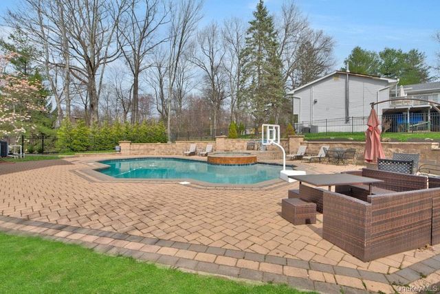 75 N Airmont Road, Suffern, NY 10901