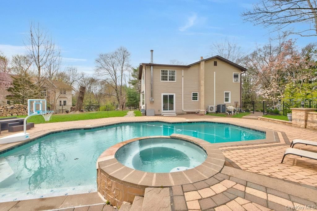 75 N Airmont Road, Suffern, NY 10901