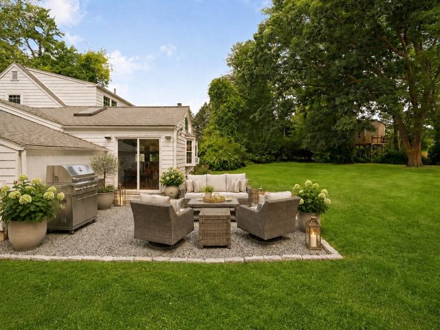 185 Marked Tree Rd, Holliston, MA 01746