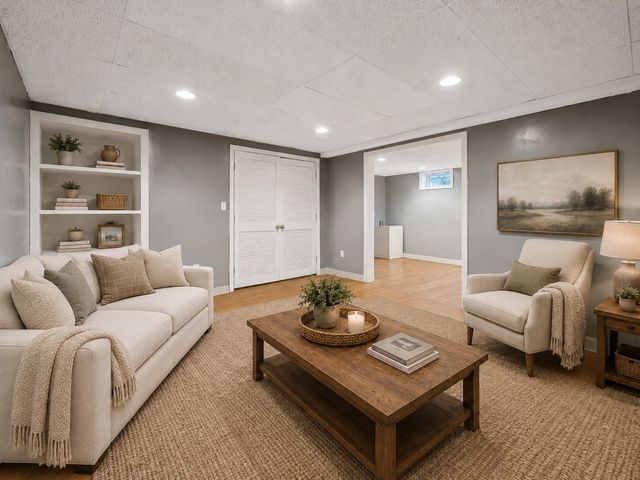 185 Marked Tree Rd, Holliston, MA 01746