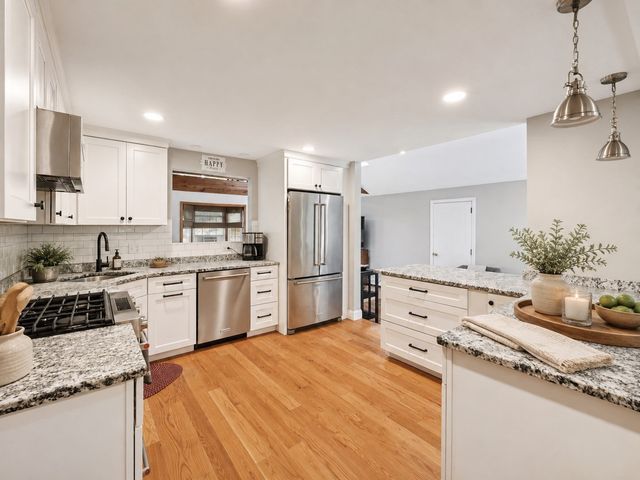 185 Marked Tree Rd, Holliston, MA 01746
