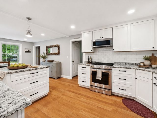 185 Marked Tree Rd, Holliston, MA 01746