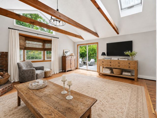 185 Marked Tree Rd, Holliston, MA 01746