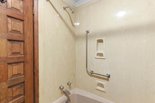 200 Greenwood Pl, Hattiesburg, MS 39402