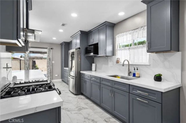 9846 Tamarind Avenue, Bloomington, CA 92316