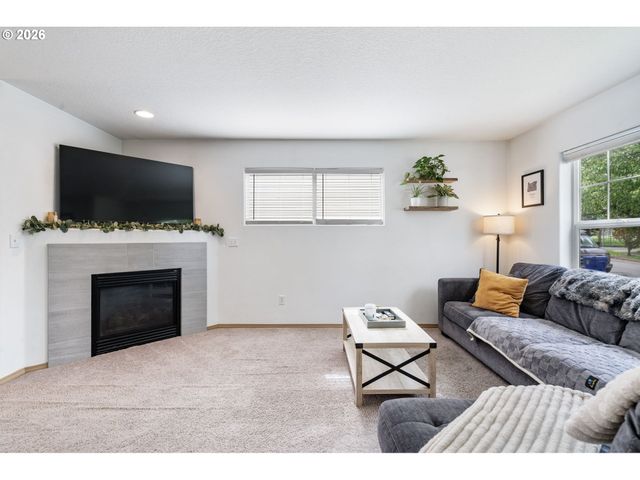 8253 N BLISS St, Portland, OR 97203