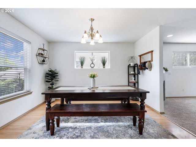 8253 N BLISS St, Portland, OR 97203