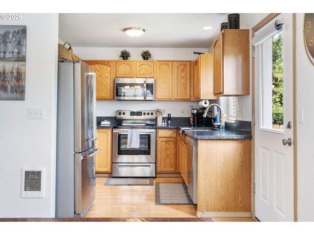 8253 N BLISS St, Portland, OR 97203