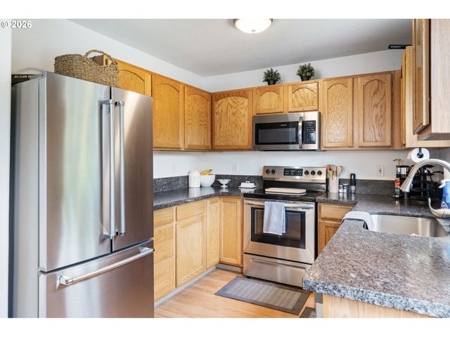 8253 N BLISS St, Portland, OR 97203