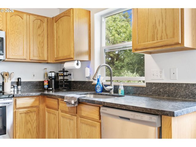 8253 N BLISS St, Portland, OR 97203