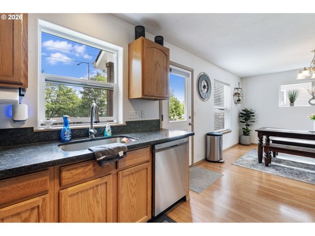 8253 N BLISS St, Portland, OR 97203