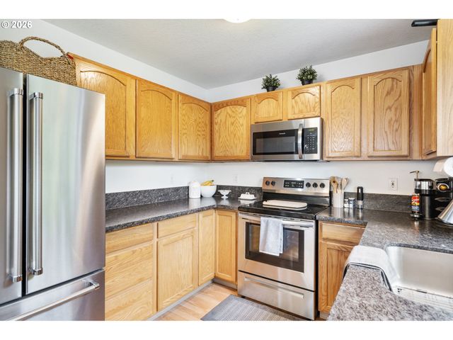 8253 N BLISS St, Portland, OR 97203
