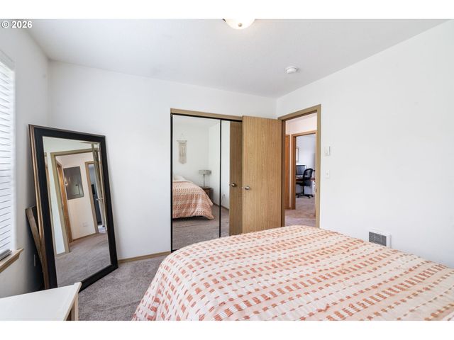 8253 N BLISS St, Portland, OR 97203