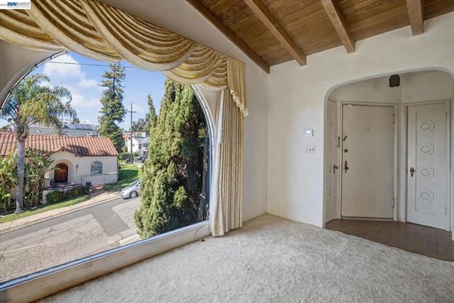 2972 El Monte Ave, Oakland, CA 94605