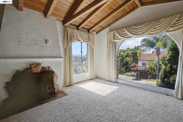 2972 El Monte Ave, Oakland, CA 94605