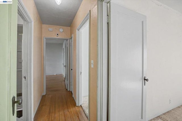 2972 El Monte Ave, Oakland, CA 94605