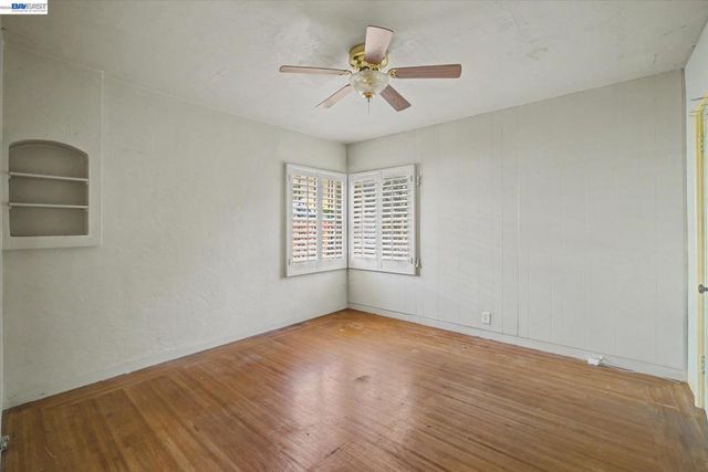 2972 El Monte Ave, Oakland, CA 94605