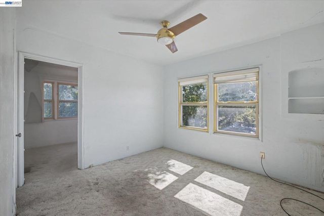 2972 El Monte Ave, Oakland, CA 94605