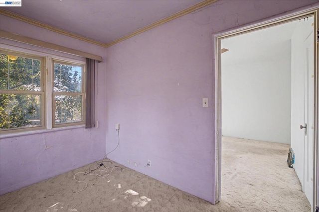 2972 El Monte Ave, Oakland, CA 94605