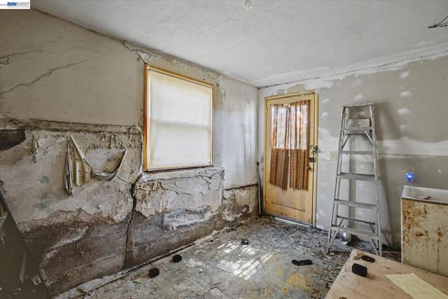 2972 El Monte Ave, Oakland, CA 94605