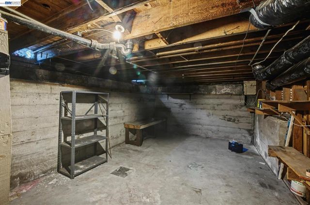 2972 El Monte Ave, Oakland, CA 94605