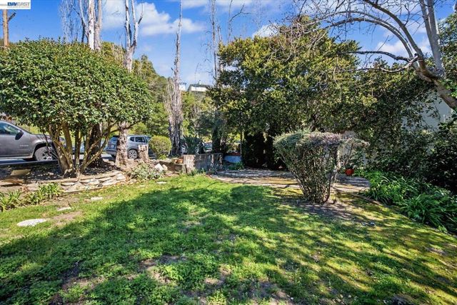 2972 El Monte Ave, Oakland, CA 94605