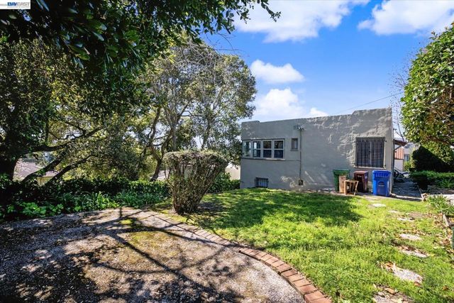 2972 El Monte Ave, Oakland, CA 94605
