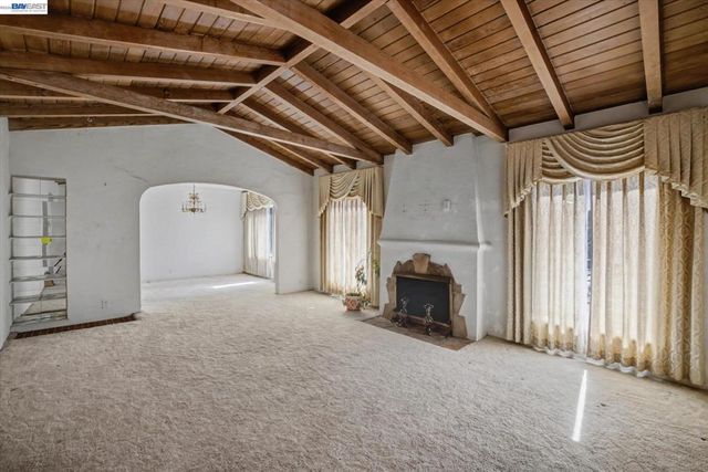 2972 El Monte Ave, Oakland, CA 94605