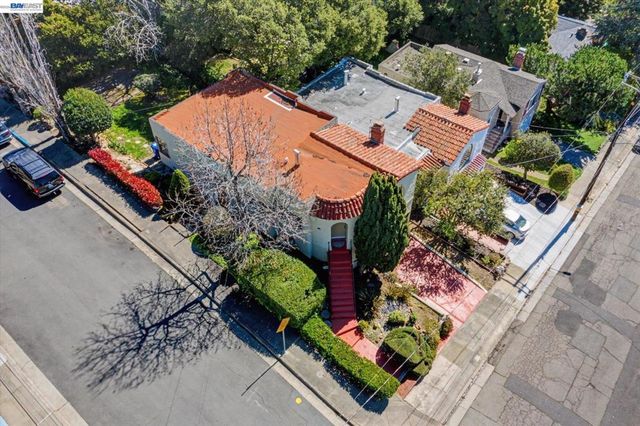 2972 El Monte Ave, Oakland, CA 94605