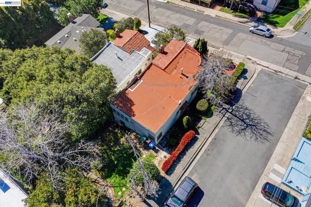 2972 El Monte Ave, Oakland, CA 94605
