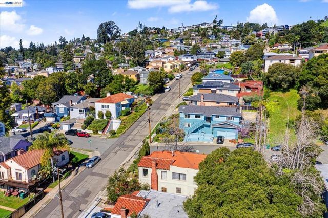 2972 El Monte Ave, Oakland, CA 94605