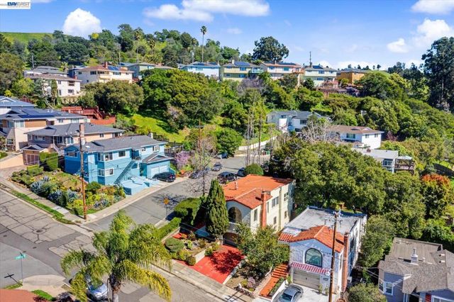 2972 El Monte Ave, Oakland, CA 94605