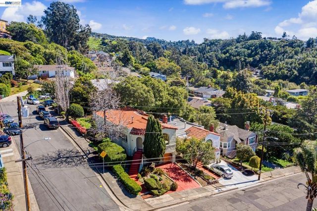 2972 El Monte Ave, Oakland, CA 94605