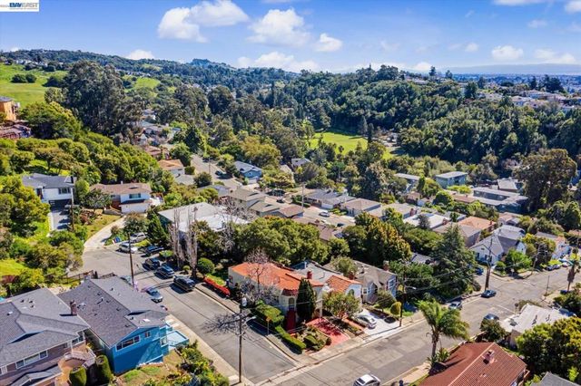 2972 El Monte Ave, Oakland, CA 94605