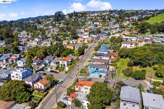 2972 El Monte Ave, Oakland, CA 94605