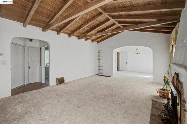 2972 El Monte Ave, Oakland, CA 94605