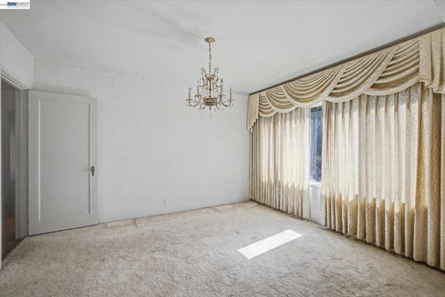 2972 El Monte Ave, Oakland, CA 94605