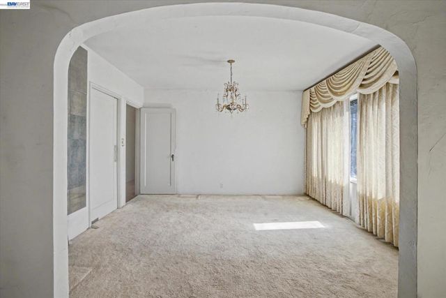 2972 El Monte Ave, Oakland, CA 94605