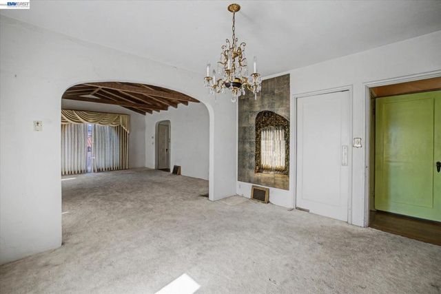 2972 El Monte Ave, Oakland, CA 94605