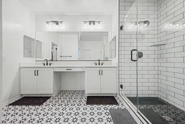 1993 W HIDE Trail, Phoenix, AZ 85085