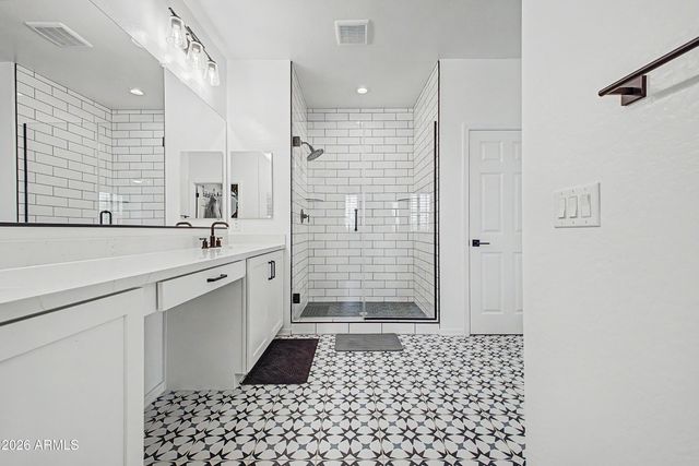 1993 W HIDE Trail, Phoenix, AZ 85085