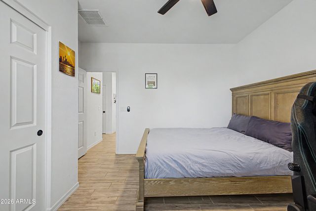 1993 W HIDE Trail, Phoenix, AZ 85085