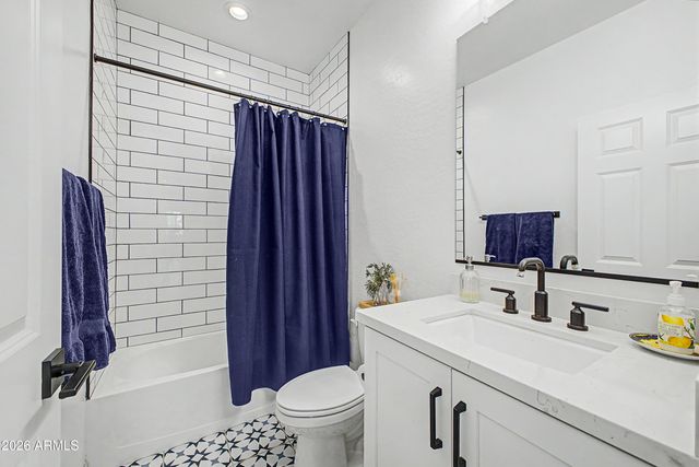 1993 W HIDE Trail, Phoenix, AZ 85085
