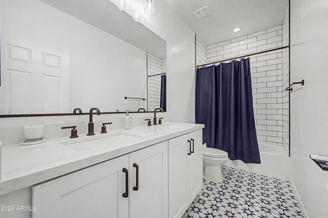 1993 W HIDE Trail, Phoenix, AZ 85085