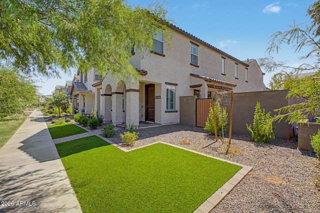 1993 W HIDE Trail, Phoenix, AZ 85085